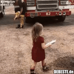 Das Mädchen verteilt belegte Brötchen speziell vorbereitet für Feuerwehrleute, die in Kalifornien einen Waldbrand bekämpfen. - Lustige Bilder | DEBESTE.de