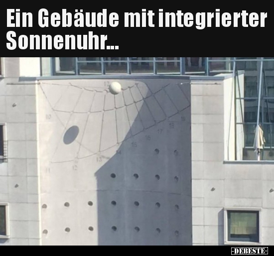 Ein Gebäude mit integrierter Sonnenuhr... - Lustige Bilder | DEBESTE.de