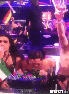 Kameramann: Schauen wir mal, wie der Eurovisionsgewinner seinen Sieg feiert... - Lustige Bilder | DEBESTE.de