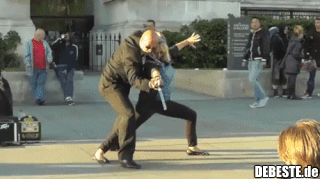 Dieser Straßenkünstler macht Fotos von Kampfszenen möglich.. - Lustige Bilder | DEBESTE.de
