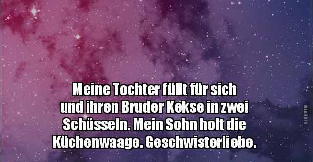 Meine Tochter füllt für sich und ihren Bruder Kekse in.. Lustige