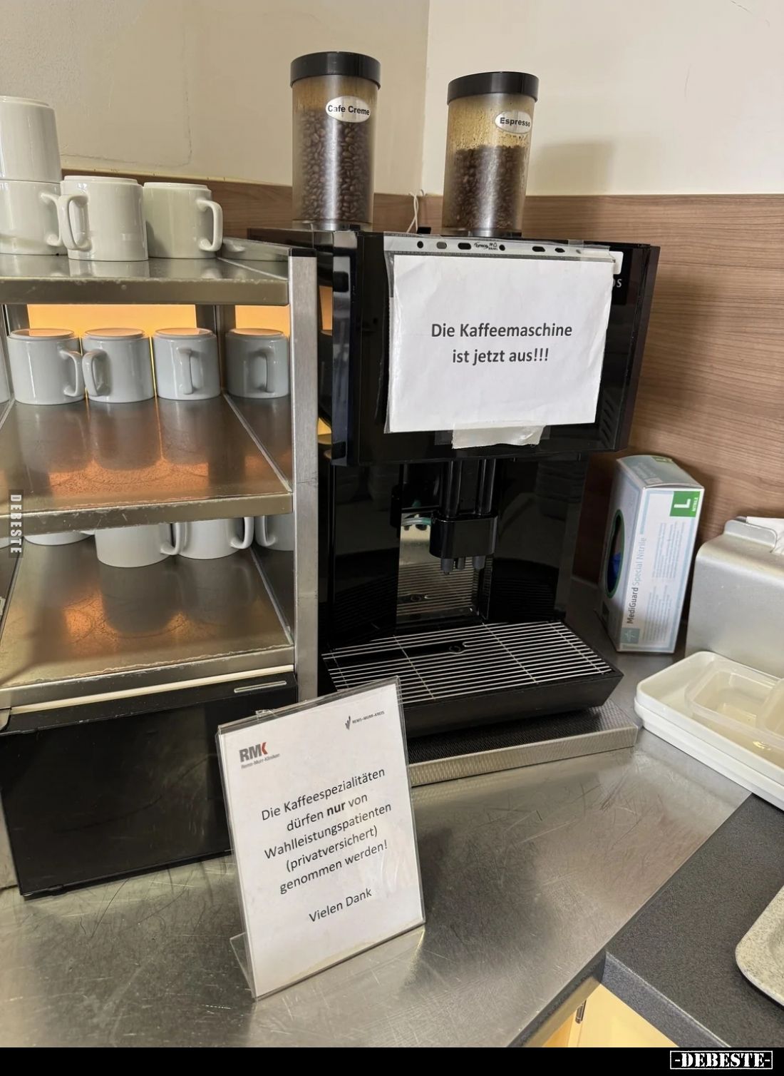 Die Kaffeemaschine ist jetzt aus!!! 

Die Kaffeespezialitäten dürfen nur von Wahlleistungspatienten (privatversichert) geno...