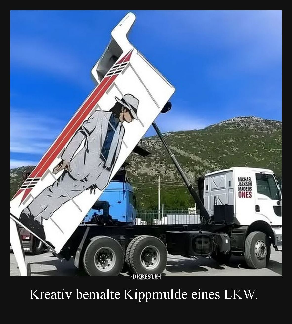 Kreativ bemalte Kippmulde eines LKW.