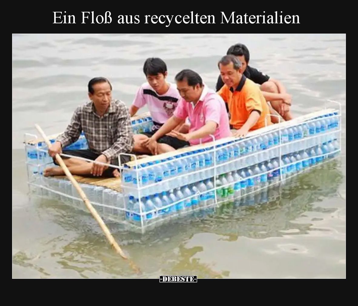 Ein Floß aus recycelten Materialien