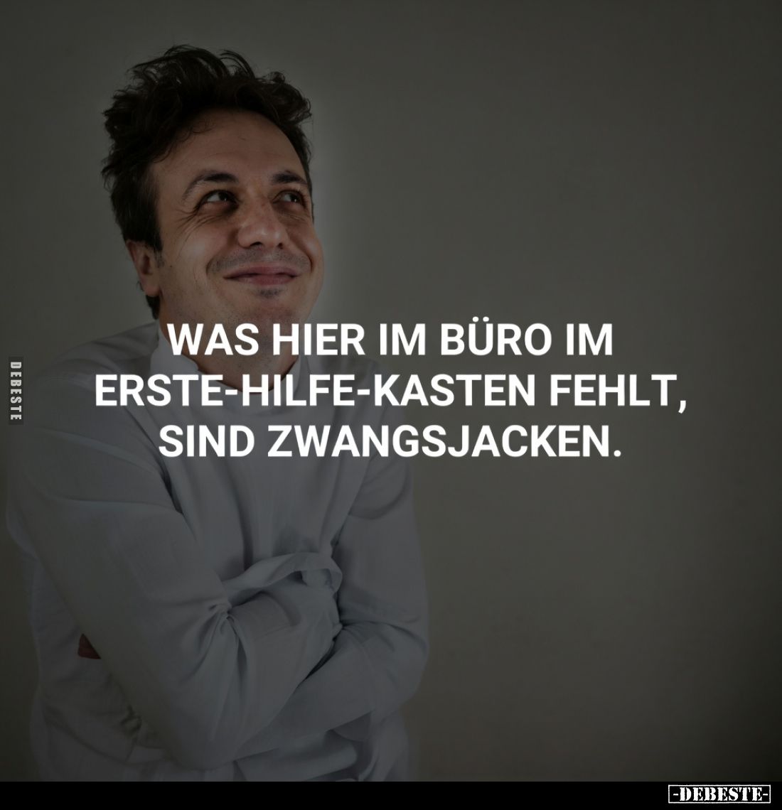 Was hier im Büro im
Erste-Hilfe-Kasten fehlt,
sind Zwangsjacken.