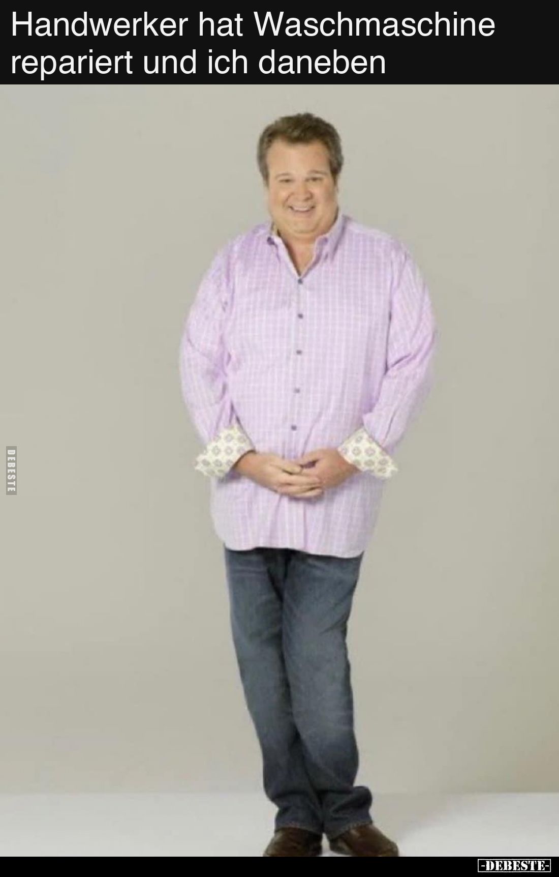 Handwerker hat Waschmaschine repariert und ich daneben.