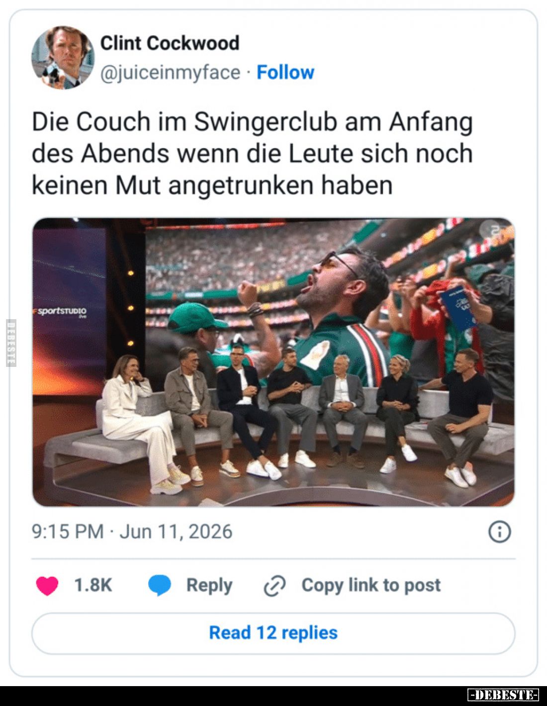 Die Couch im Swingerclub am Anfang des Abends wenn die Leute sich noch keinen Mut angetrunken haben.