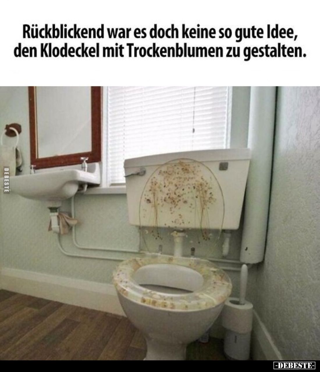 Rückblickend war es doch keine so gute Idee, den Klodeckel mit Trockenblumen zu gestalten.