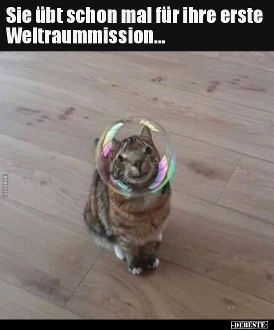 Sie übt schon mal für ihre erste Weltraummission...