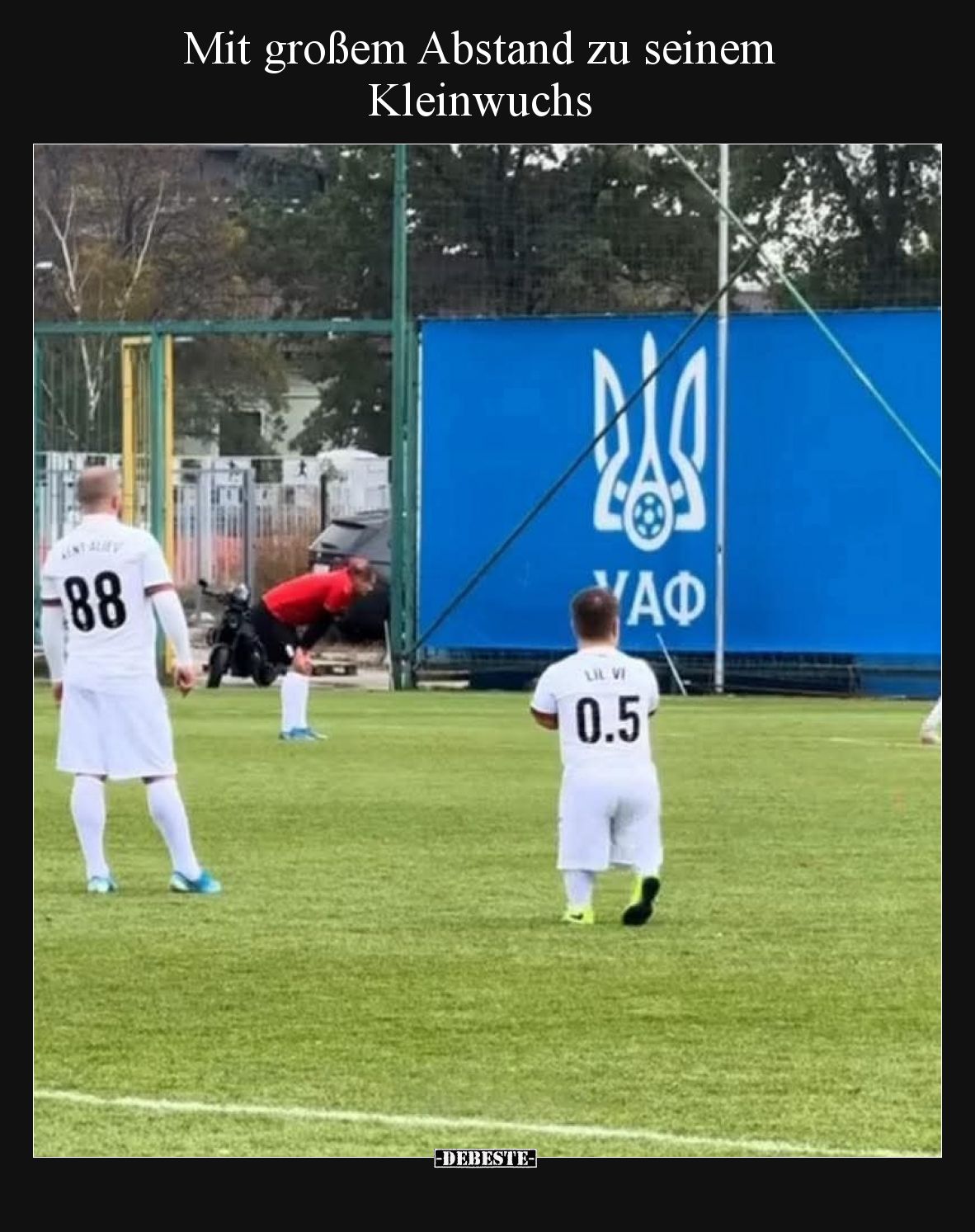 Mit großem Abstand zu seinem Kleinwuchs