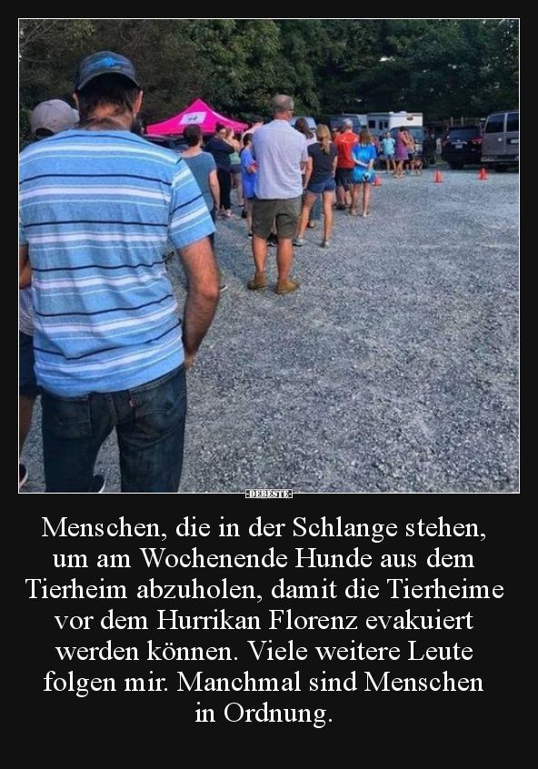 Menschen, die in der Schlange stehen, um am Wochenende.. - Lustige Bilder | DEBESTE.de