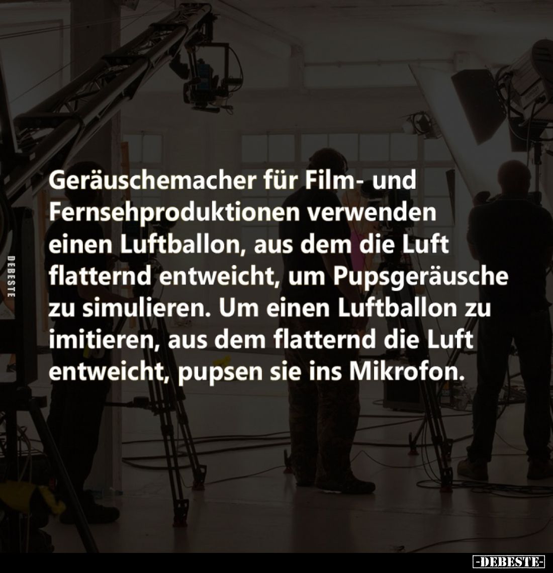 Geräuschemacher für Film- und Fernsehproduktionen verwenden einen Luftballon, aus dem die Luft flatternd entweicht, um Pupsge...