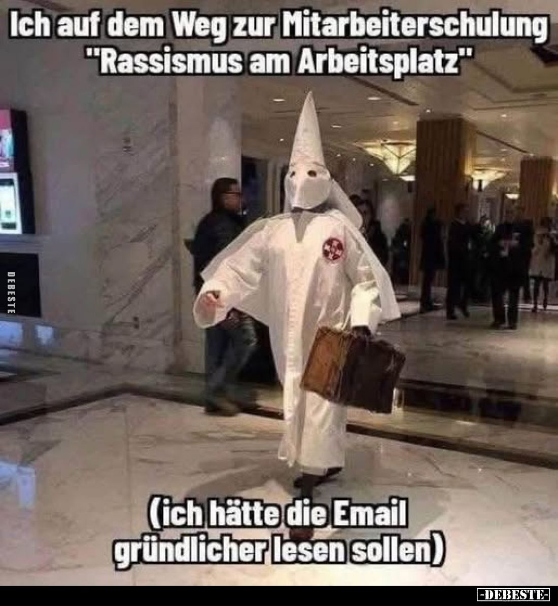 Ich auf dem Weg zur Mitarbeiterschulung "Rassismus am Arbeitsplatz"
(ich hätte die Email gründlicher lesen sollen)...
