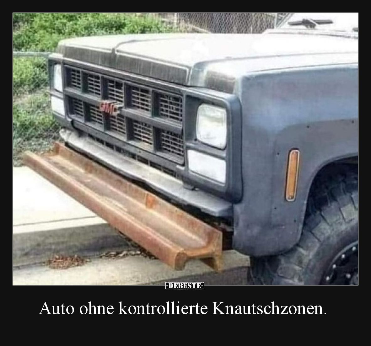 Auto ohne kontrollierte Knautschzonen.