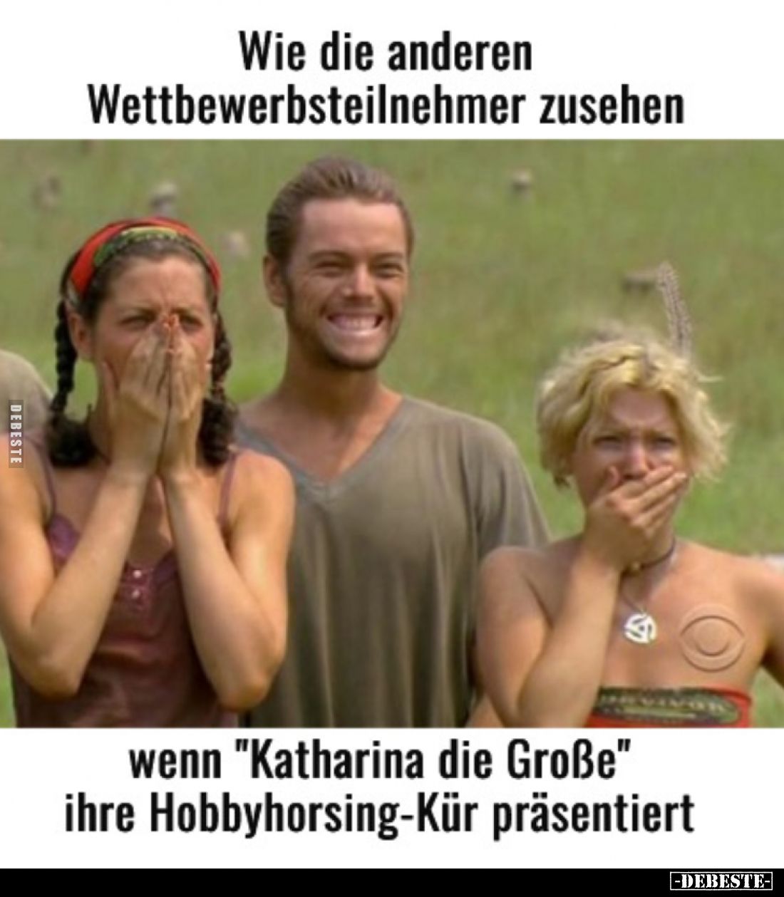 Wie die anderen Wettbewerbsteilnehmer zusehen, wenn "Katharina die Große" ihre Hobbyhorsing-Kür präsentiert
