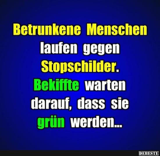 Betrunkene Menschen laufen gegen Stopschilder..