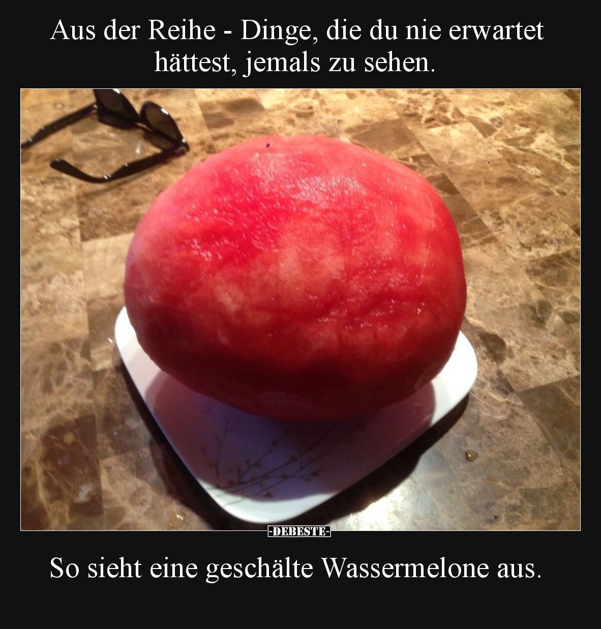 Aus der Reihe - Dinge, die du nie erwartet hättest, jemals zu sehen.
So sieht eine geschälte Wassermelone aus.