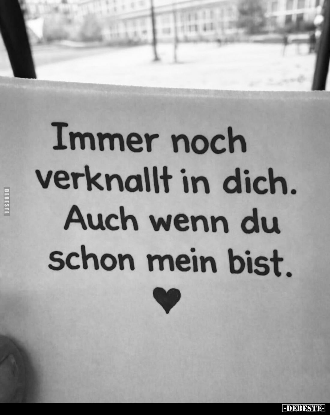 Immer noch verknallt in dich.
Auch wenn du schon mein bist.