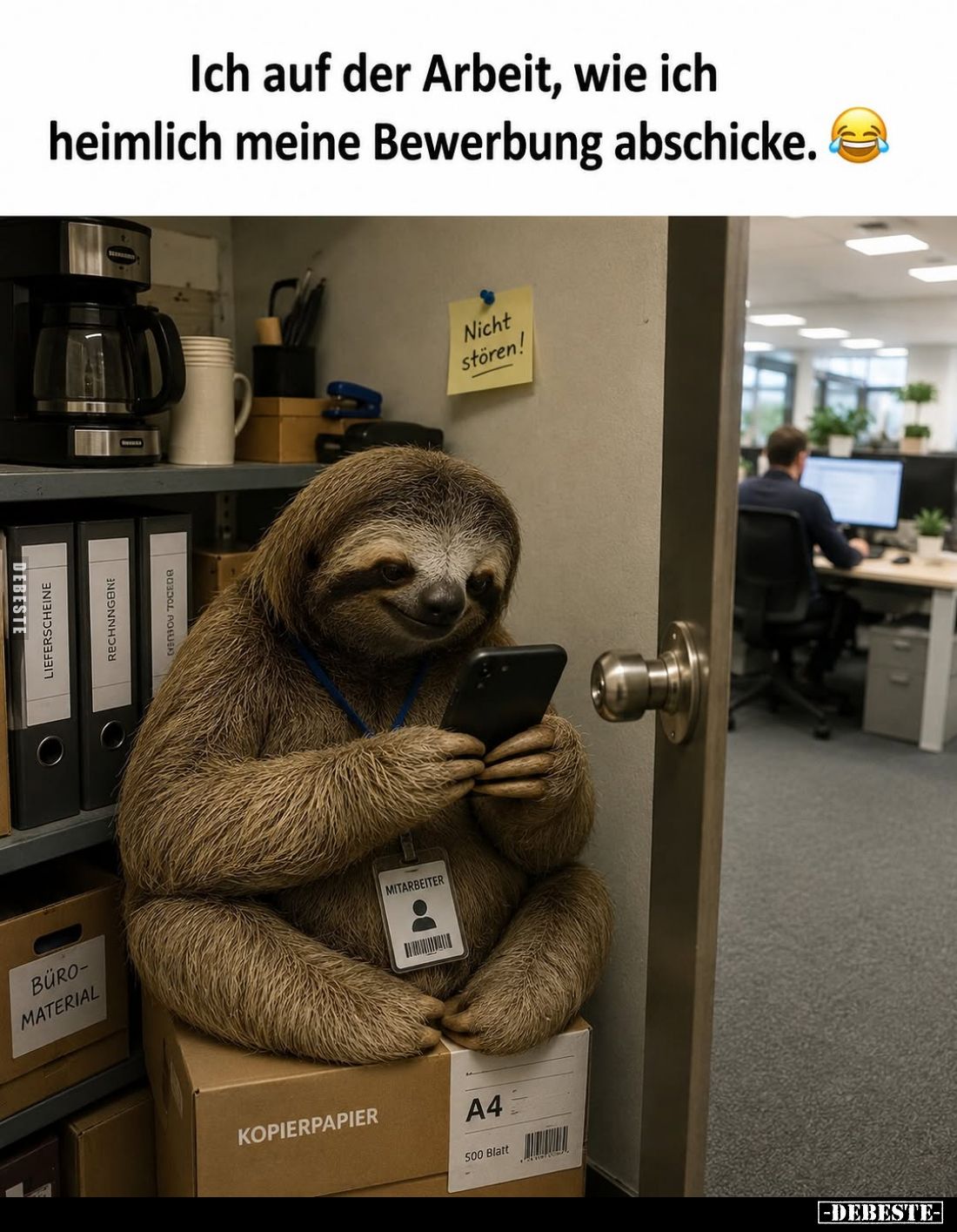 Ich auf der Arbeit, wie ich heimlich meine Bewerbung abschicke.