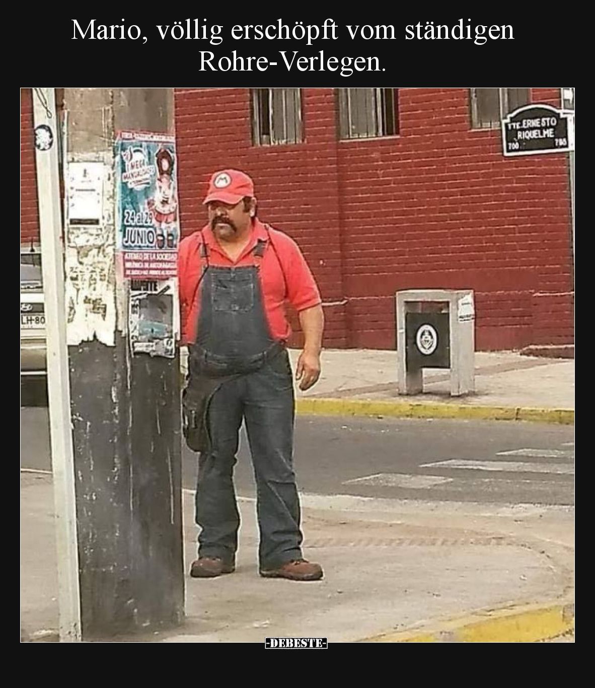 Mario, völlig erschöpft vom ständigen Rohre-Verlegen.