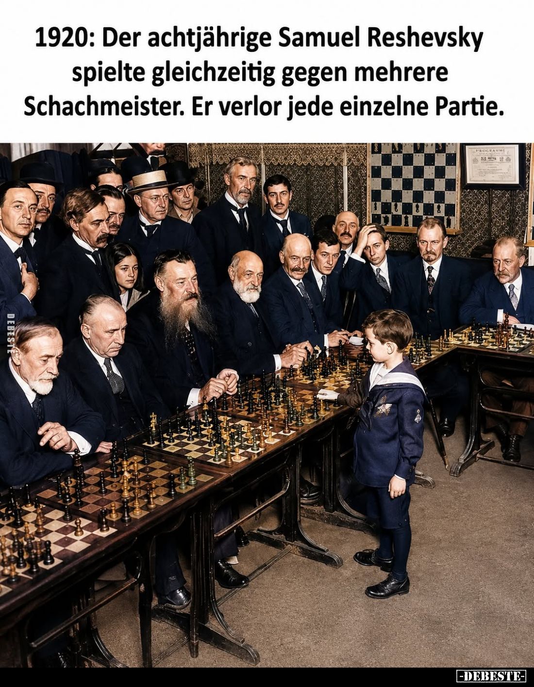 1920: Der achtjährige Samuel Reshevsky spielte gleichzeitig gegen mehrere Schachmeister. Er verlor jede einzelne Partie.