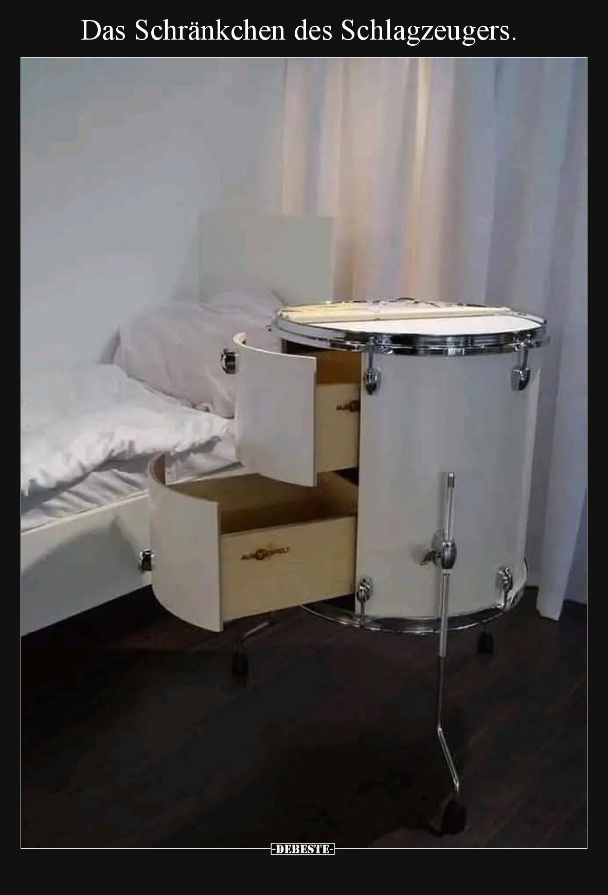 Das Schränkchen des Schlagzeugers.