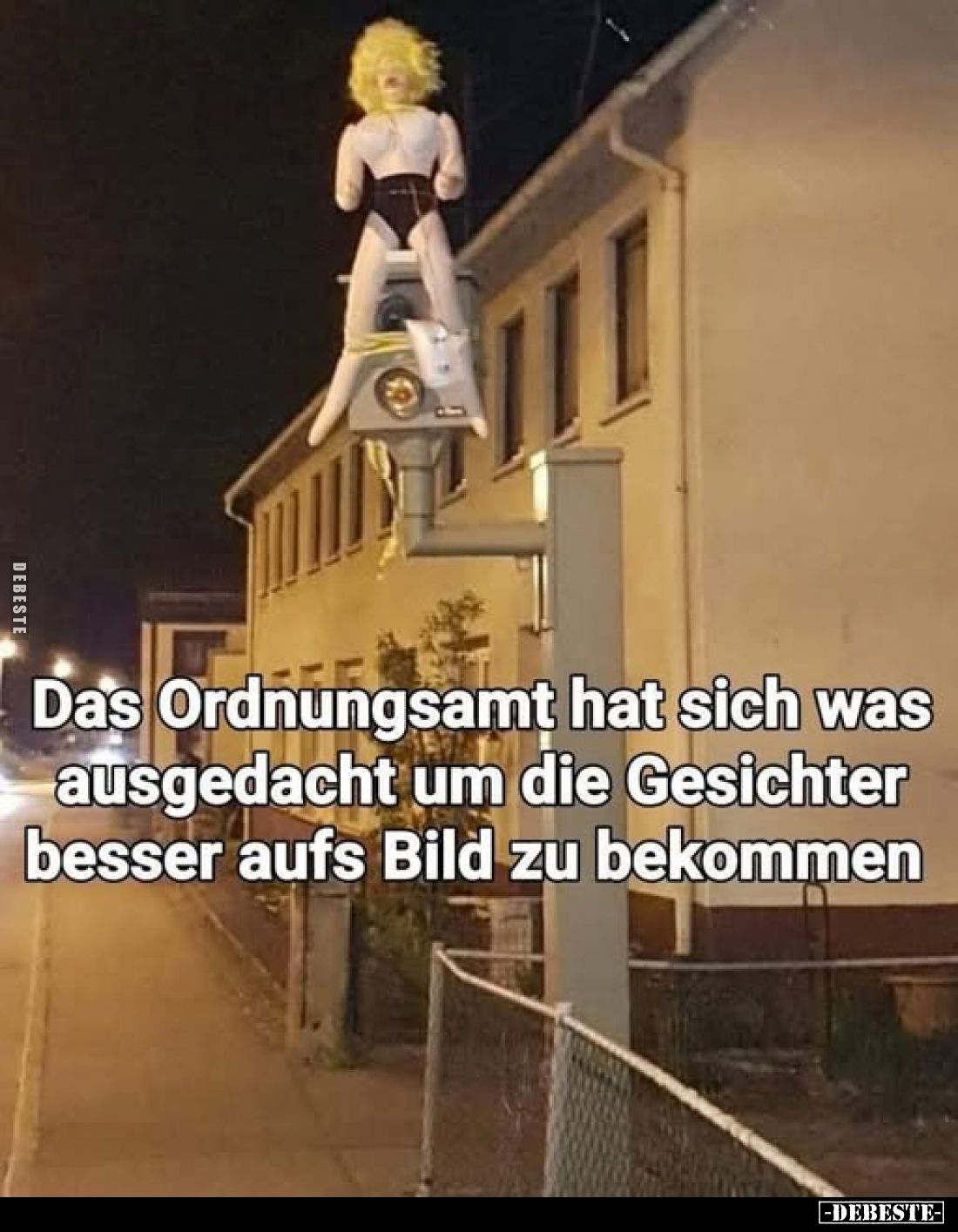 Das Ordnungsamt hat sich was ausgedacht um die Gesichter besser aufs Bild zu bekommen.