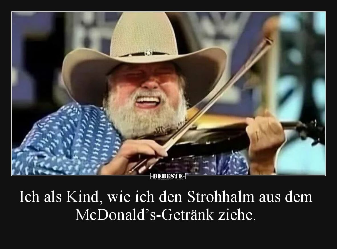 Ich als Kind, wie ich den Strohhalm aus dem McDonald’s-Getränk ziehe.
