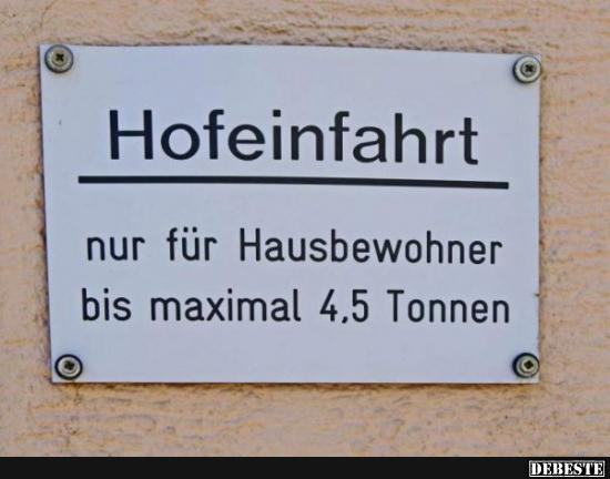 Hofeinfahrt..