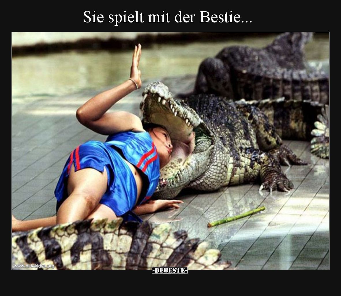 Sie spielt mit der Bestie.