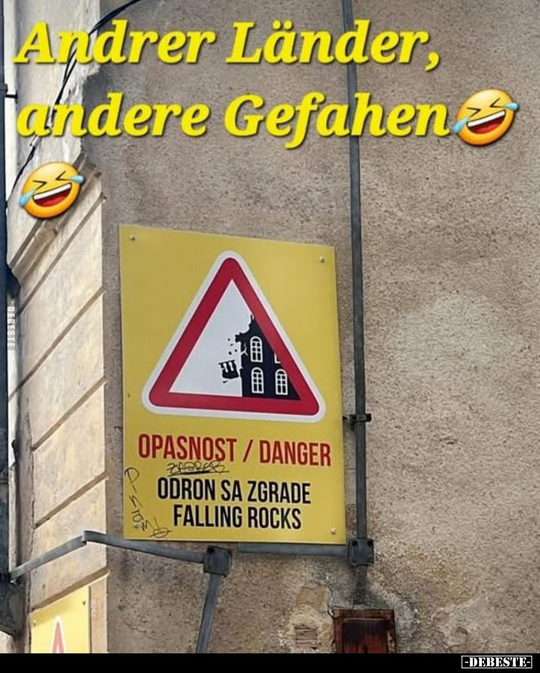 Andrer Länder, andere Gefahen.
OPASNOST/DANGER
ODRON SA ZGRADE/ FALLING ROCKS