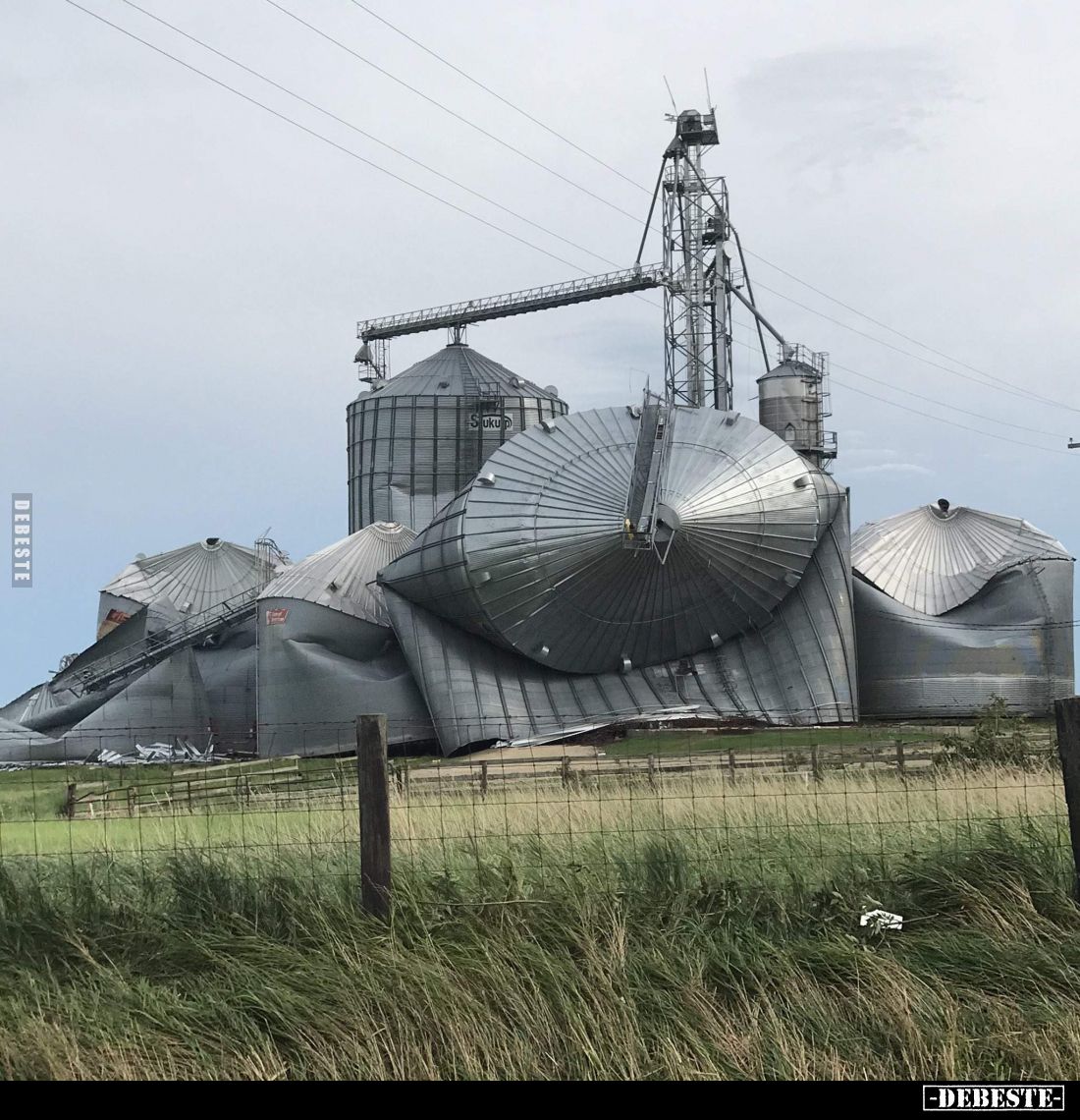 Getreidesilos nach den jüngsten Stürmen in Iowa.