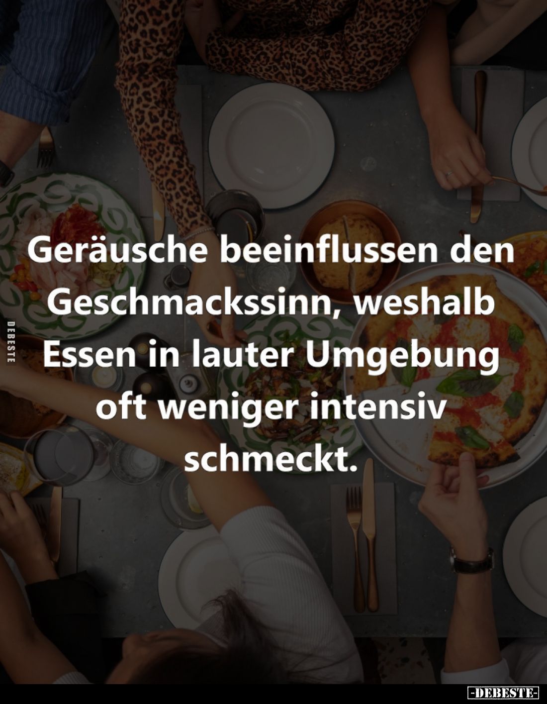 Geräusche beeinflussen den Geschmackssinn, weshalb Essen in lauter Umgebung oft weniger intensiv schmeckt.
