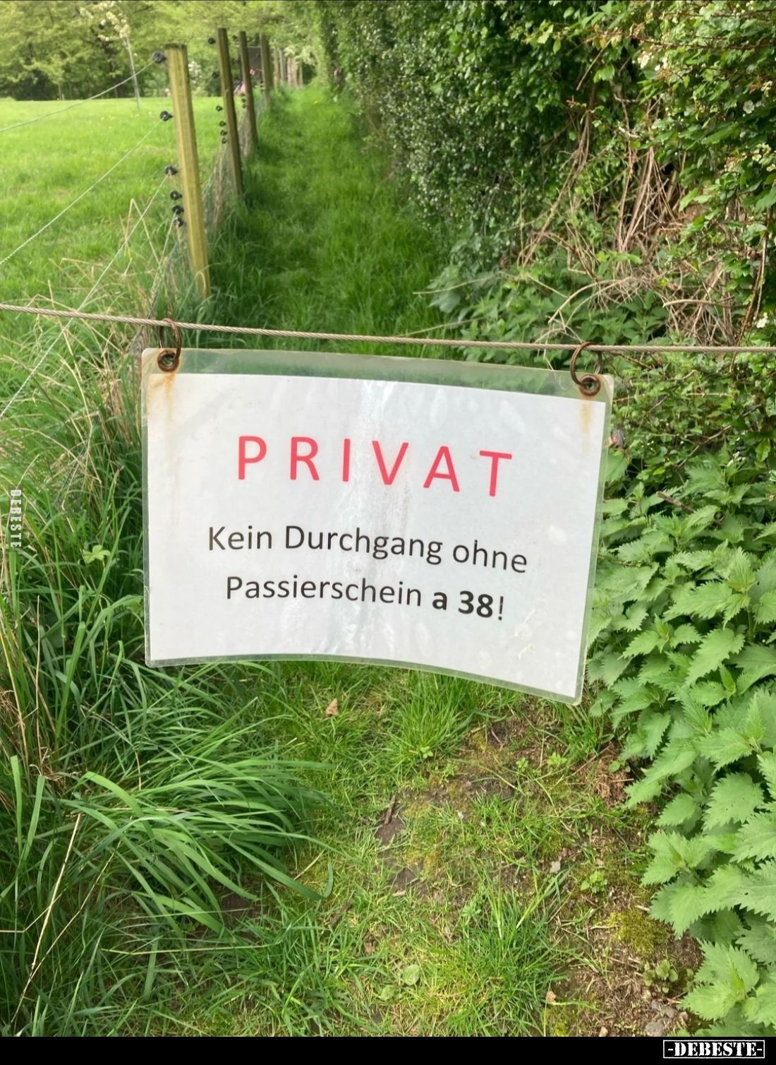 PRIVAT
Kein Durchgang ohne Passierschein a 38!