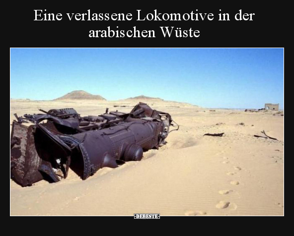 Eine verlassene Lokomotive in der arabischen Wüste..
