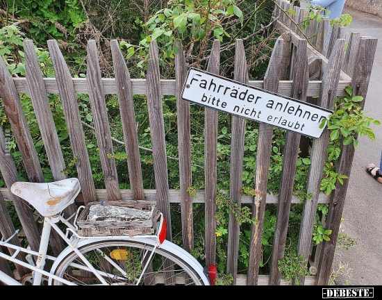 Fahrräder anlehnen, bitte nicht erlaubt..