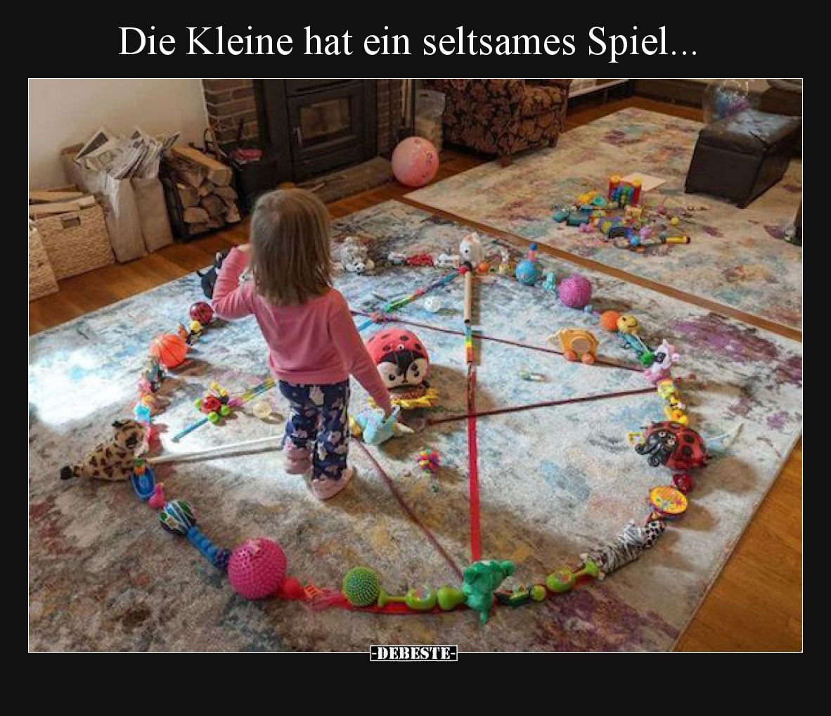 Die Kleine hat ein seltsames Spiel.