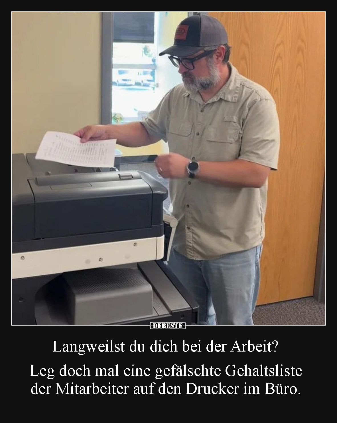 Langweilst du dich bei der Arbeit? Leg doch mal eine gefälschte Gehaltsliste der Mitarbeiter auf den Drucker im Büro.