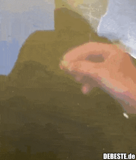 Einen Fisch anködern..