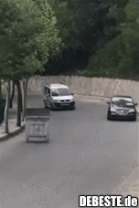 Eine angepisste Mülltonne terrorisiert lokale Fahrer.. - Lustige Bilder | DEBESTE.de