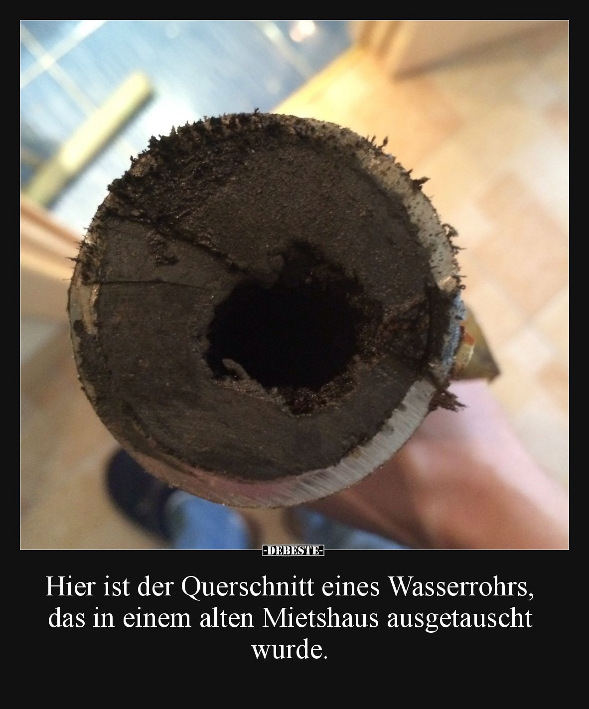 Hier ist der Querschnitt eines Wasserrohrs, das in einem alten Mietshaus ausgetauscht wurde.
