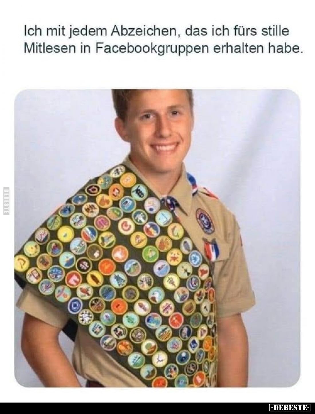 Ich mit jedem Abzeichen, das ich fürs stille Mitlesen in Facebookgruppen erhalten habe.