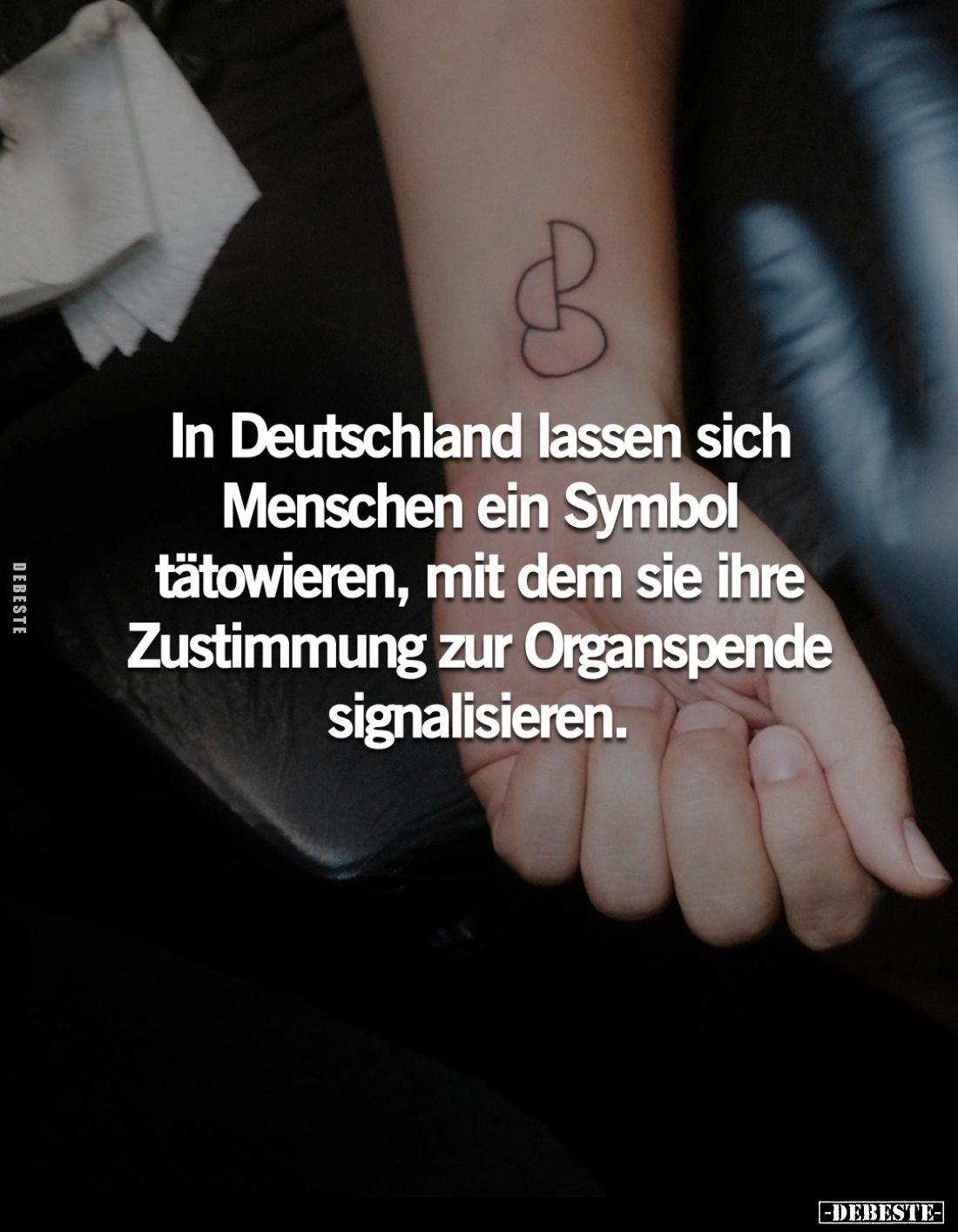 In Deutschland lassen sich Menschen ein Symbol tätowieren, mit dem sie ihre Zustimmung zur Organspende signalisieren.