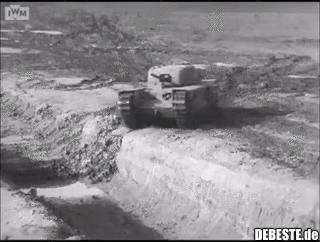 Der Churchill-Panzer wurde als Unterstützungspanzer für die Infanterie entwickelt, um Hindernisse, Hänge und Gräben zu überwinden... nun ja... niemand ist perfekt. - Lustige Bilder | DEBESTE.de