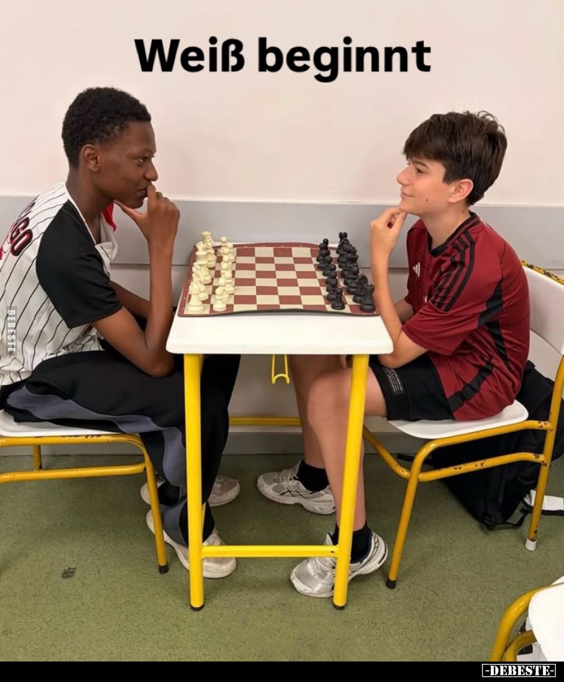 Weiß beginnt.