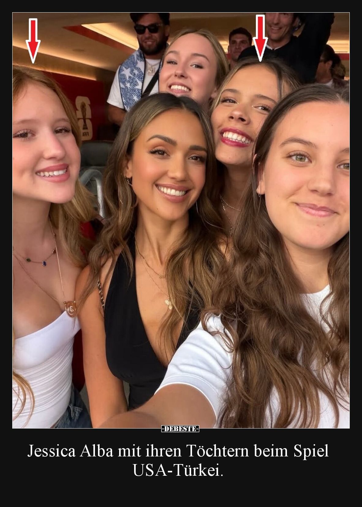 Jessica Alba mit ihren Töchtern beim Spiel USA-Türkei.
