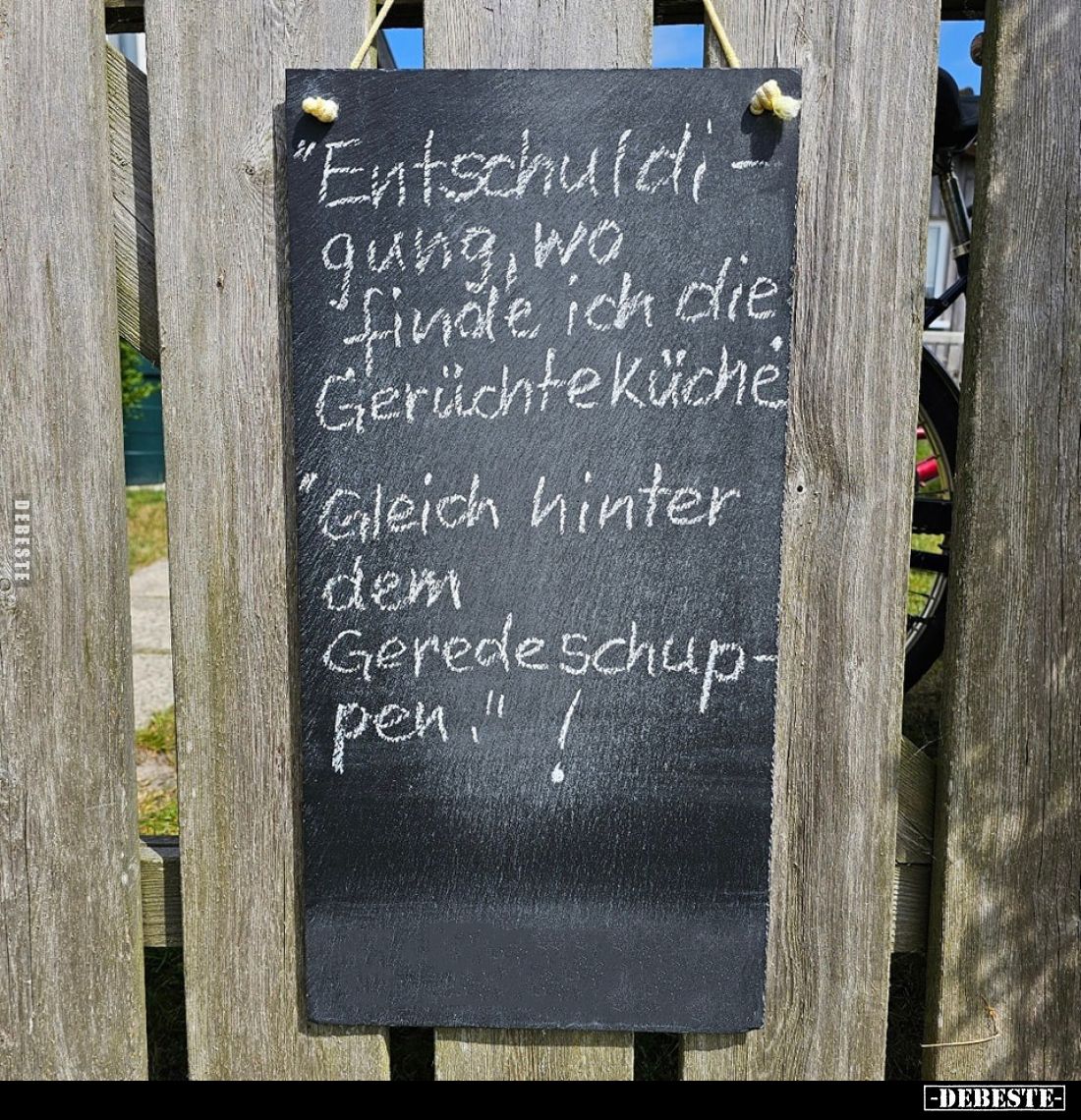 Entschuldigung, wo finde ich die Gerüchteküche? -
Gleich hinter dem Geredeschuppen.