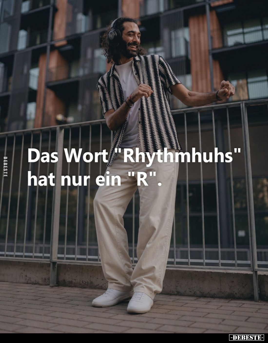 Das Wort "Rhythmhuhs" hat nur ein "R".