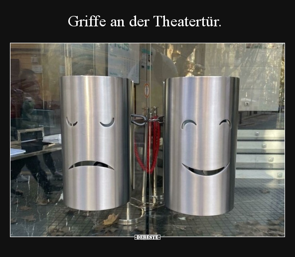 Griffe an der Theatertür.