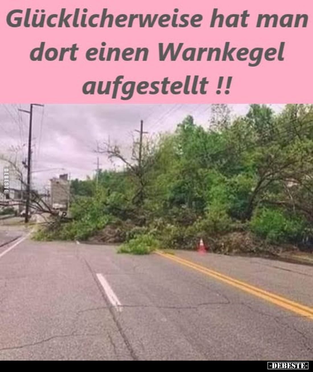 Glücklicherweise hat man dort einen Warnkegel aufgestellt!!
